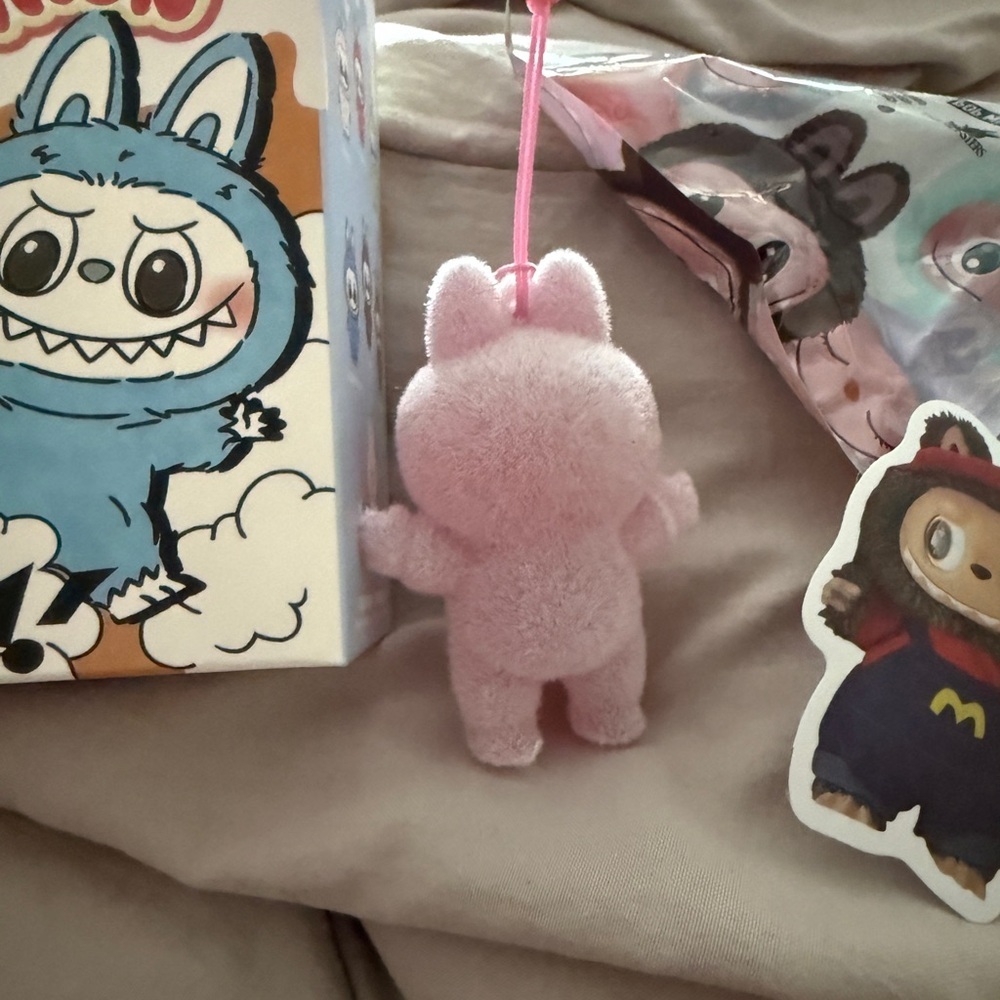 Pink labubu figurine flocked Toy Collection - Picture 3 of 7